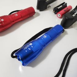 5pcs U`King Portable Zoom Flashlight T6 Tactical Torch + 18650 Rechargeable Battery ( Tan Blue Red )
