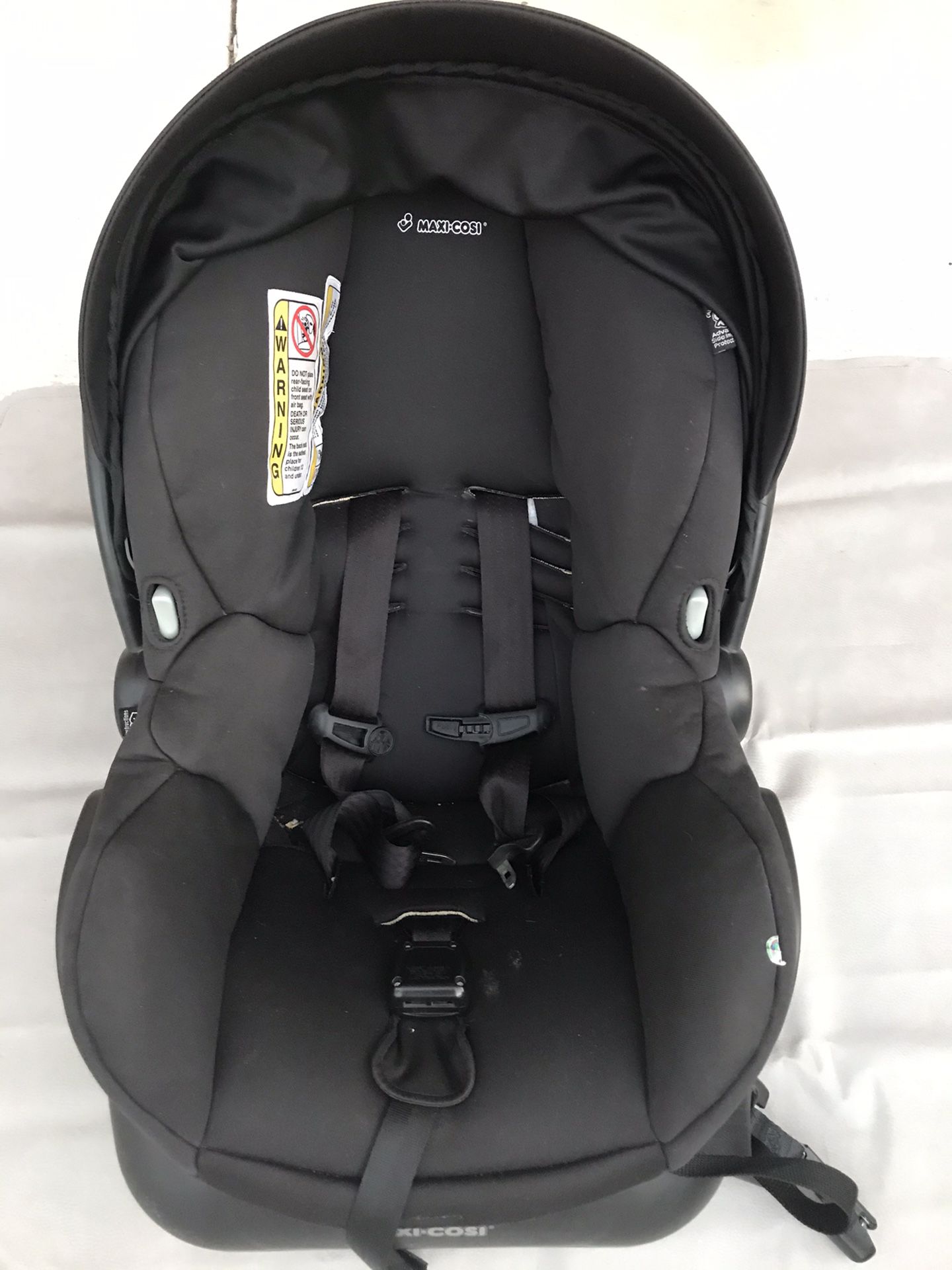 Maxi Cosi infant car seat with base