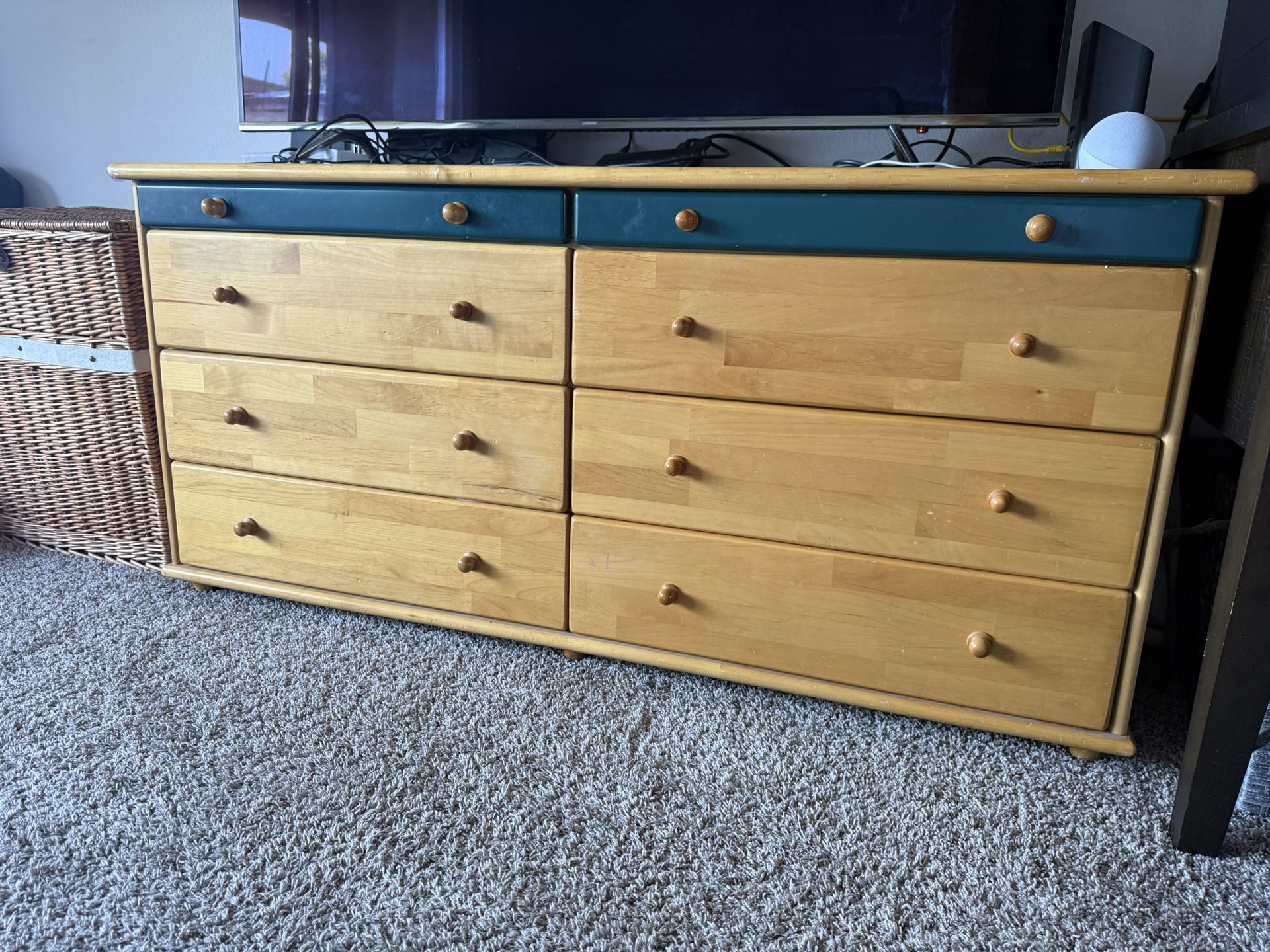 Solid Wood 8-Drawer Dresser – Spacious & Stylish Storage