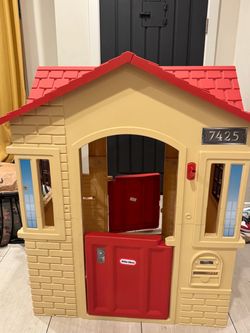 Little Tikes Capes Cottage Playhouse