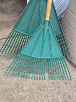 2 rakes  1 has 1 tooth missing foam handles