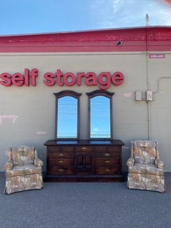 Antique Ethan Allen Dresser / Chair Set