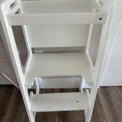 Montessori Learning Tower / Kitchen Helper – Convertible | Great Condition!