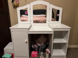 Girl’s vanity