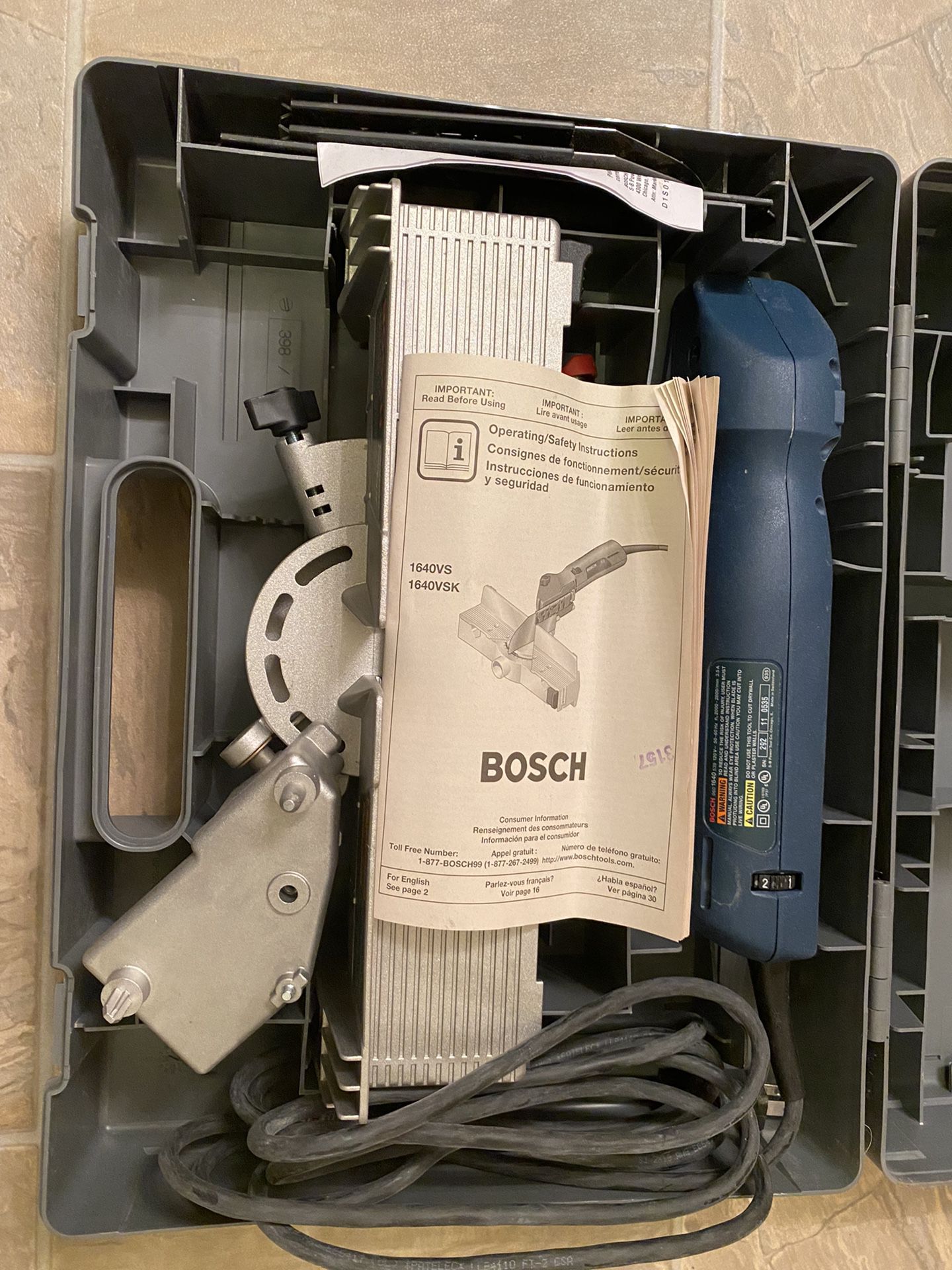 Bosch fine cut saw w/attachment 