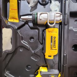DEWAIT  20v  MAX Cordless 1 in. PEX Expansion Tool, PEX Expander Grease and Case