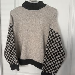 Checkered sleeve sweater - medium