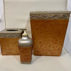 Bathroom accessories set 