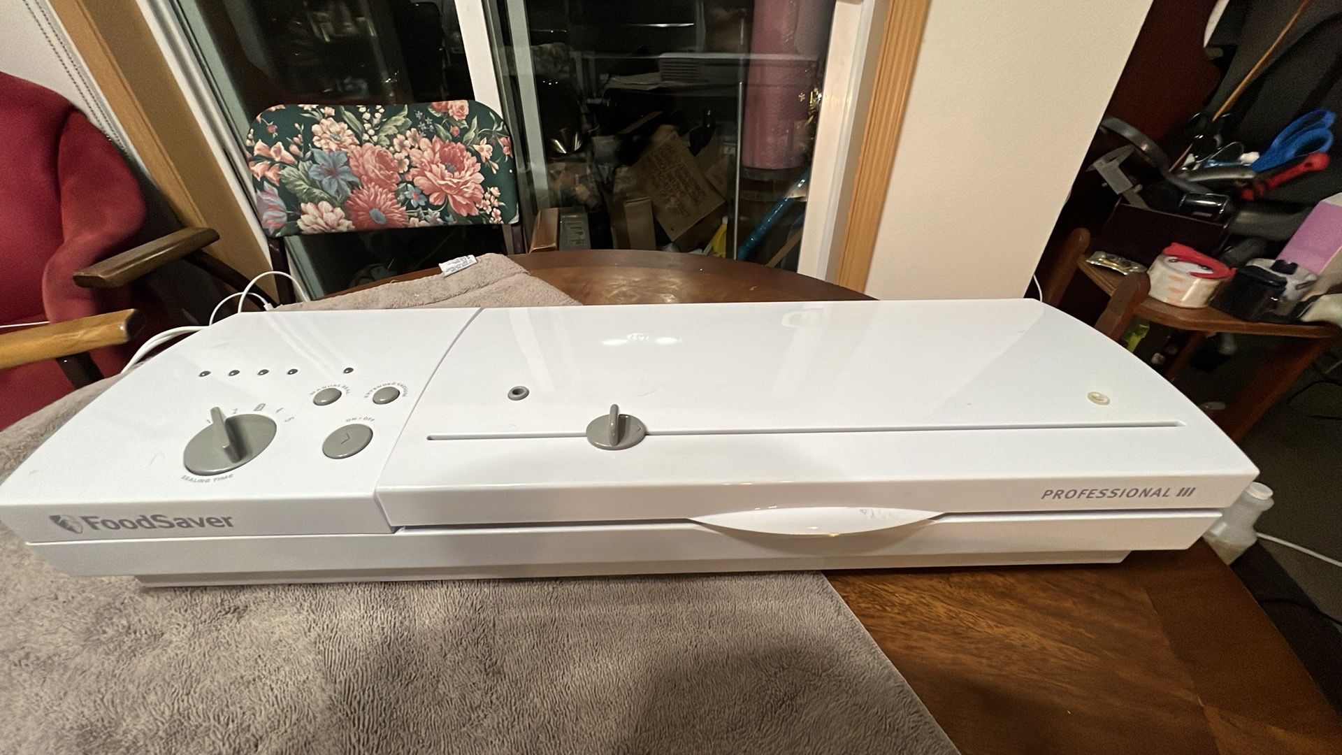 FoodSaver Professional III Vacuum Sealer - White