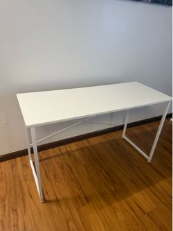 White computer desk in great condition