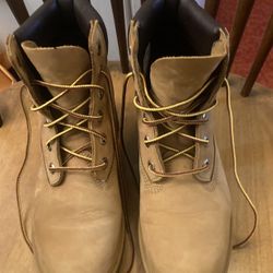Timberland Woman Very Good Condition Size 9 Hiking boot 