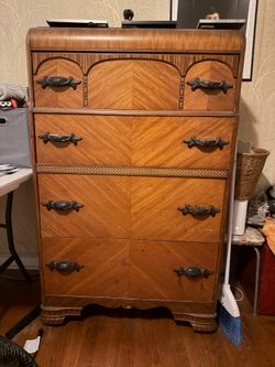 Free dresser, need gone ASAP