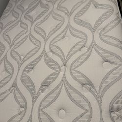 Queen Size Bed Frame With Mattress 