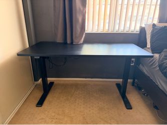 Standing desk (black)