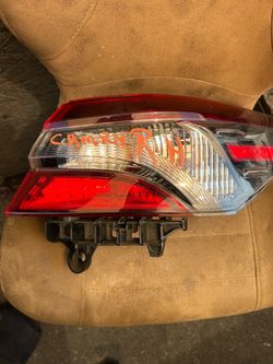 Toyota Camry Taillight Tail lamp Passenger Side RH quarter panel mounted LED 2021 - 2024 ; J442