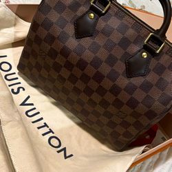 Louis Vuitton Speedy 