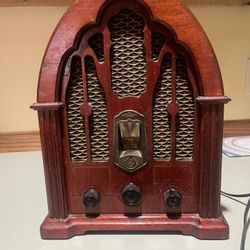 Vintage GE Arch Cathedral Style Radio