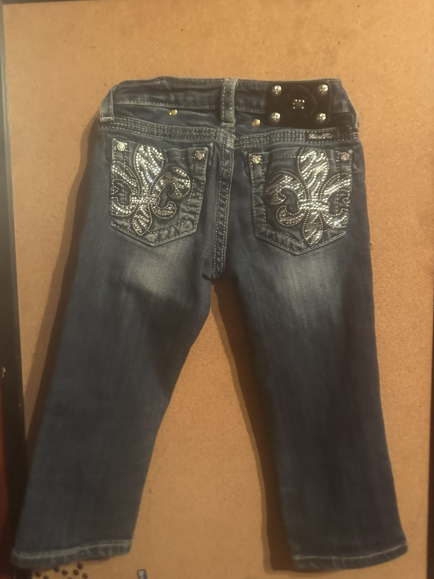 Youth Girls Size 12. Fits Small Capris Miss Me