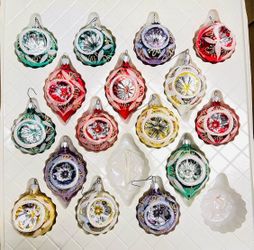 VINTAGE GLASS CHRISTMAS INDENT ORNAMENTS IN BOX HOLIDAY DECOR
