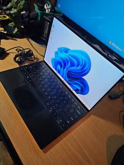 Dell XPS Touchscreen PC.  i7-1185G7-3.0GHz-CPU. 16GB Ram. 512GB m.2 SSD.
