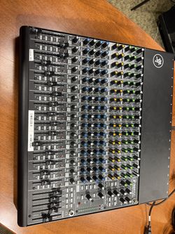 Mackie 1604VLZ4 16-Channel Mixer with Onyx Preamps
