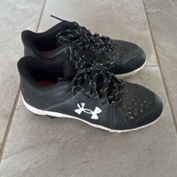 Under Armor soccer cleats size 4.5Y kids