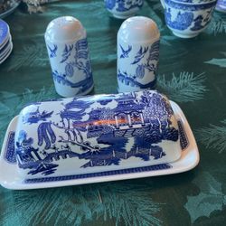 Churchill Blue Willow - Salt, pepper and lidded butter dish