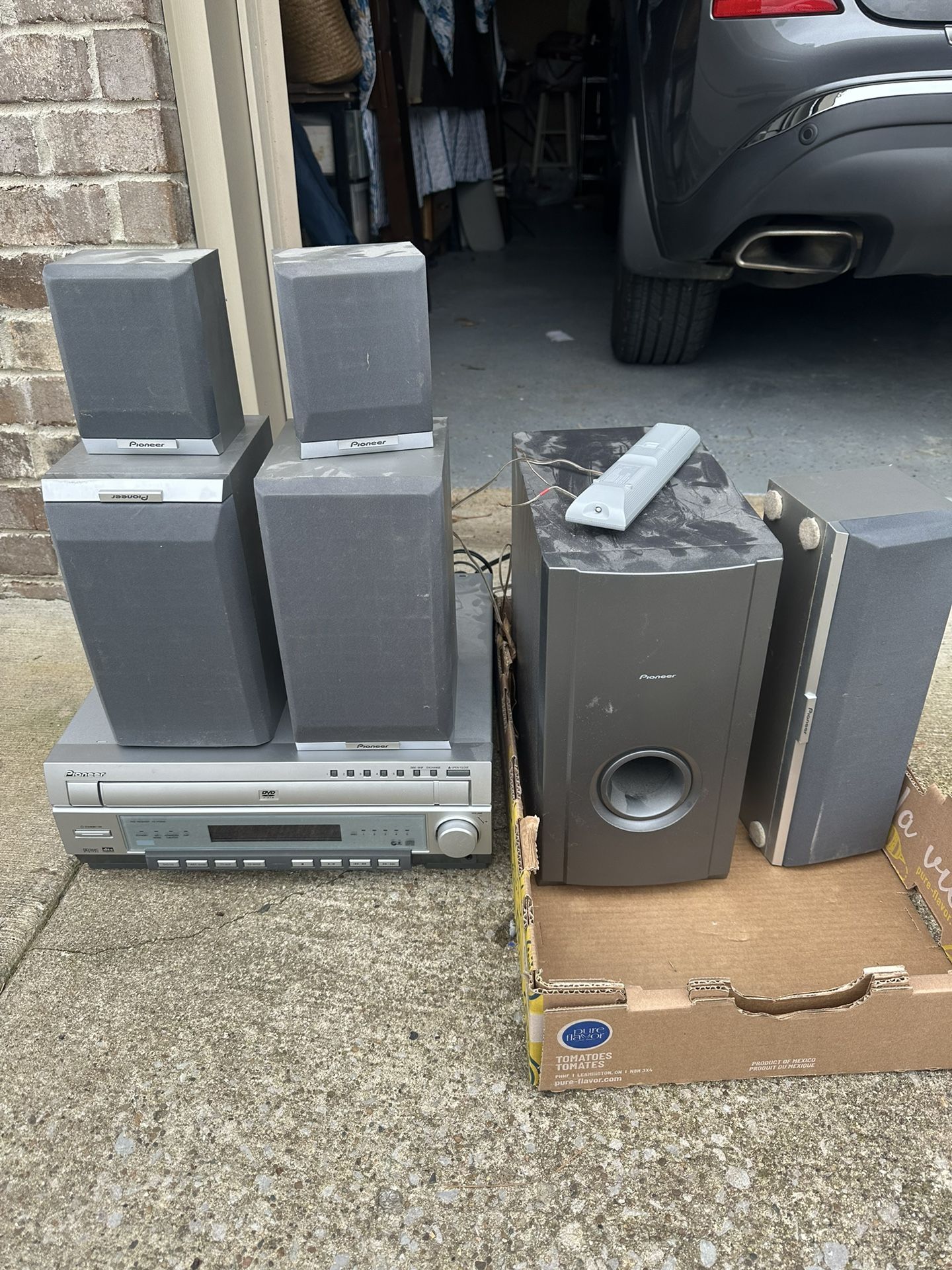 entertainment sound with speakers works well $125