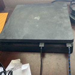 PS4 Slim 