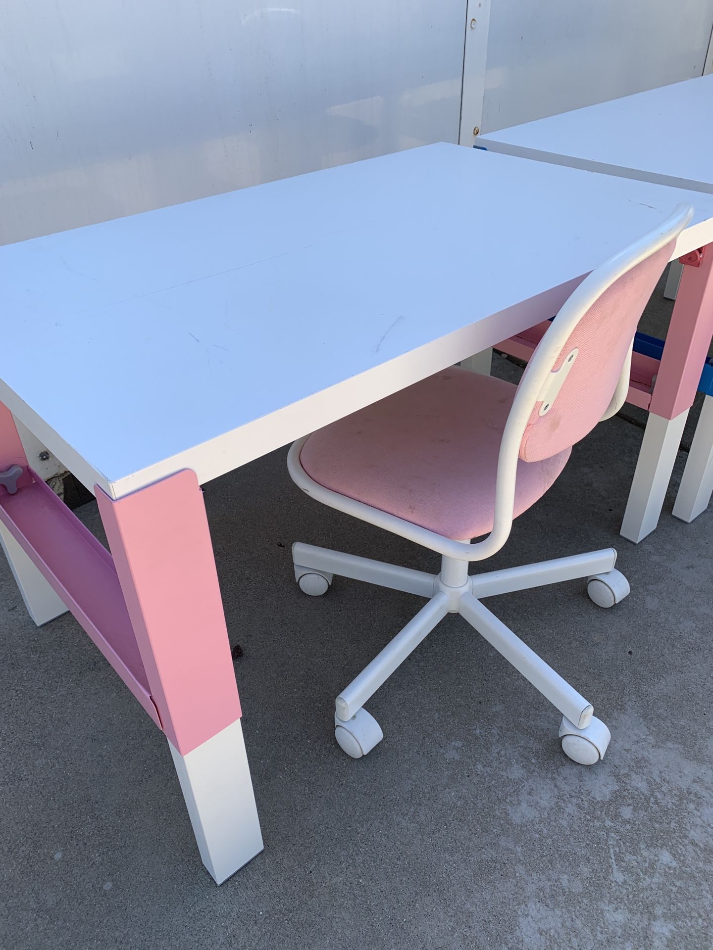 Kids desk