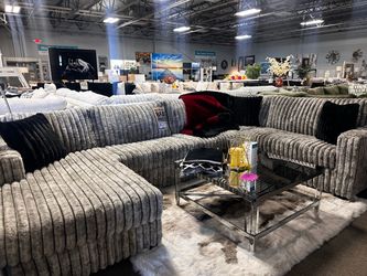 Beautiful sectional! 🚨🔥 Easy Financing!