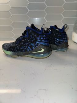 Boys lebrons & Nikes