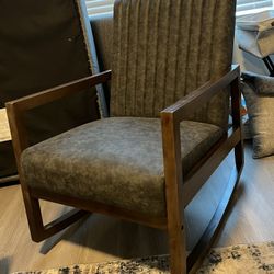 Rocking accent chair