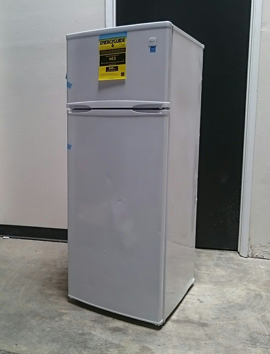 Refrigerator Compact 2-Door Apartment RV Size 7.4 Cuft Small Refrigerador Avanti RA7306WT