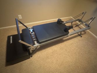Pilates Reformer (extra springs included)