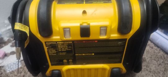 DEWALT DXAEPS14 Professional Power Station – 1600 Peak Amp Jump Starter / 500W Inverter