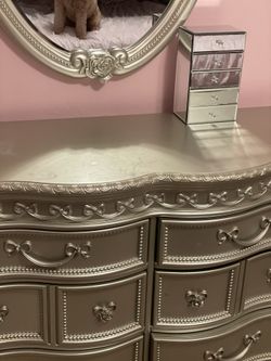 Disney Princess Fairytale Platinum 6 Drawer Dresser for Sale in Sarasota,  FL - OfferUp