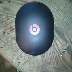 Beats By Dre Studio 3 Wireless Head Phones Only Asking 60$