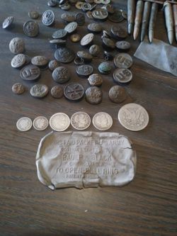 collection, make an offerthey offer starts at 1000 are buttons and shields of the soldiers who entered Mexico after Pancho villa