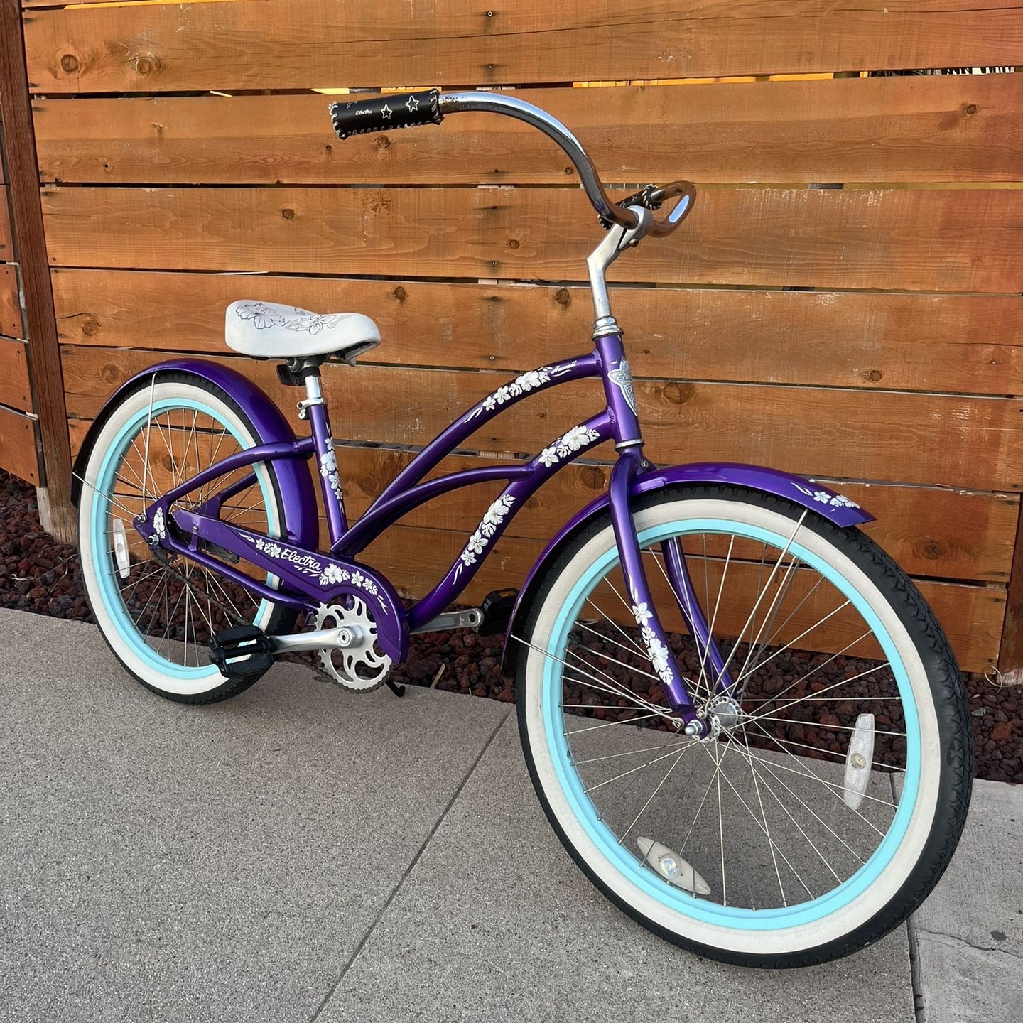 electra karma bicycle Cruiser Go! Step-Over Bike shimmering colors on a deep metallic red frame Straight 8 8i - Electra