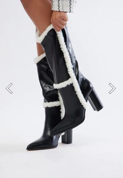 BRAND NEW FASHIONNOVA BOOT HEELS