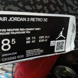 8.5 Men's Air Jordan's 3 Retro Se