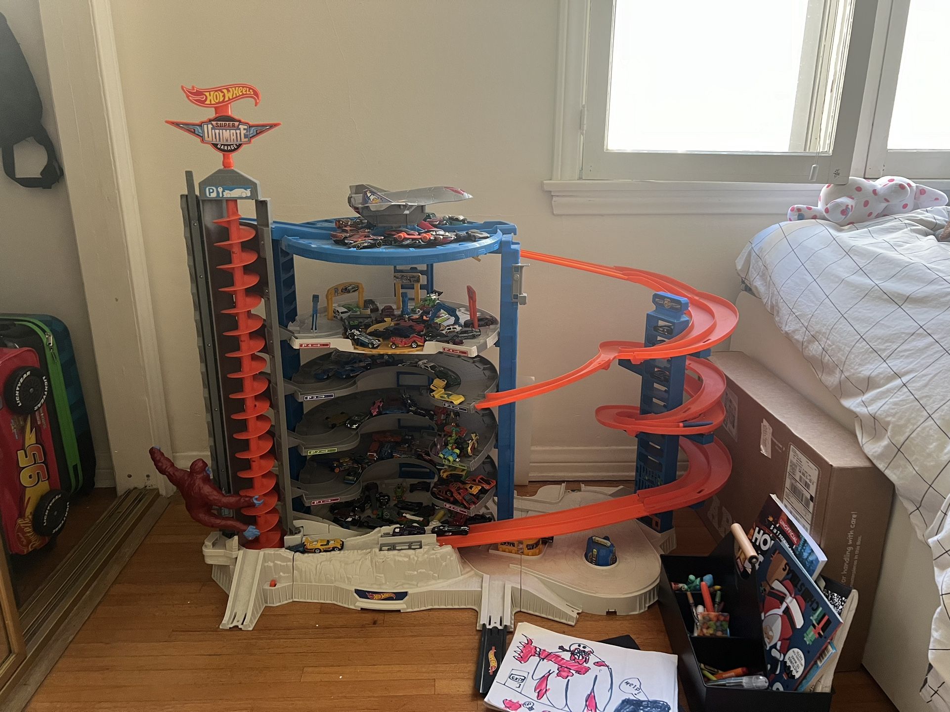 Hot Wheels Ultimate Garage King Kong Jet Track With Cars
