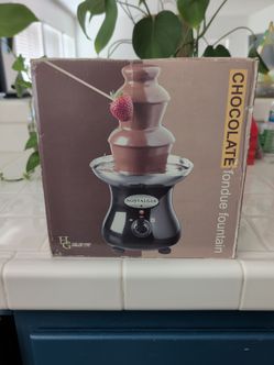 Chocolate fondue fountain