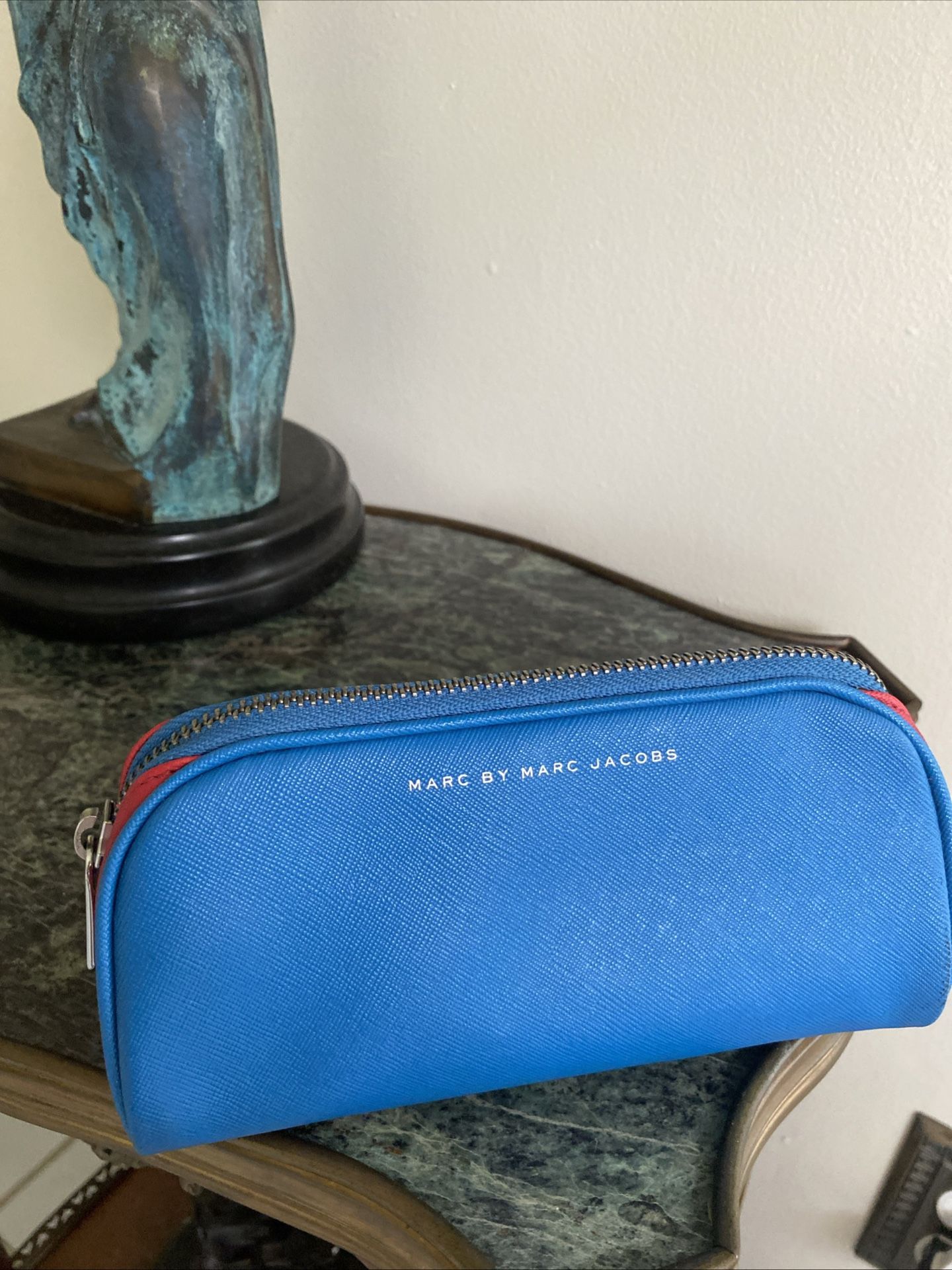 Marc Jacobs Blue/ Red Cosmetic Toiletry MAKEUP Case Bag Pouch Holds Brushe