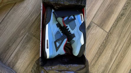 Jordan 4 Travis Scott