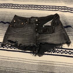 Levi’s Women Black Washed Denim Shorts Size 30