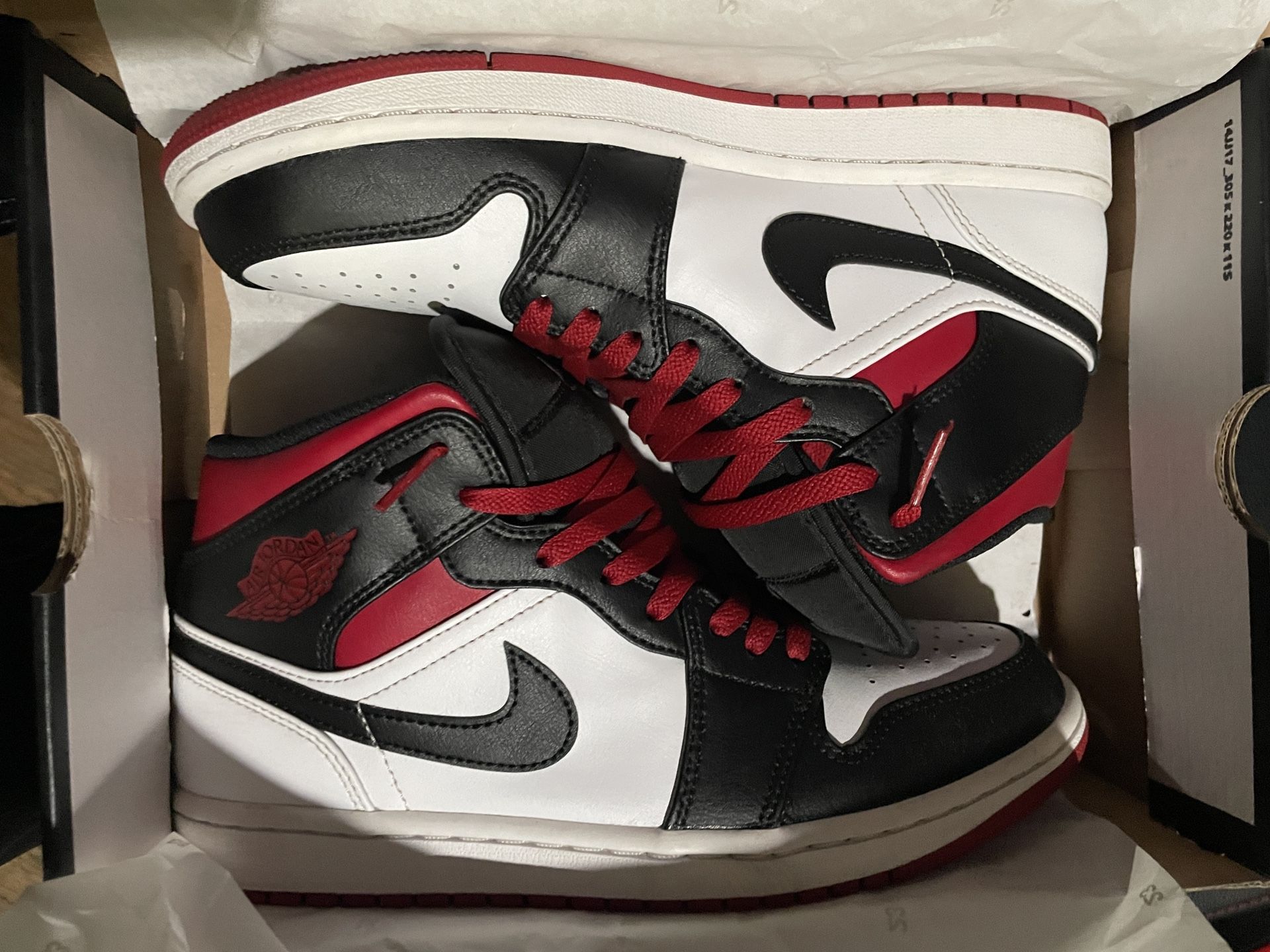 Jordan 1 Mid Gym Red Black Toe