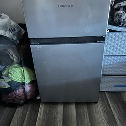 Hisense mini Fridge