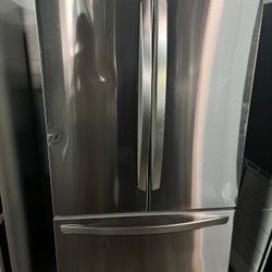 LG 27cu.ft. Capacity 3-door Refrigerator With Water Dispenser 